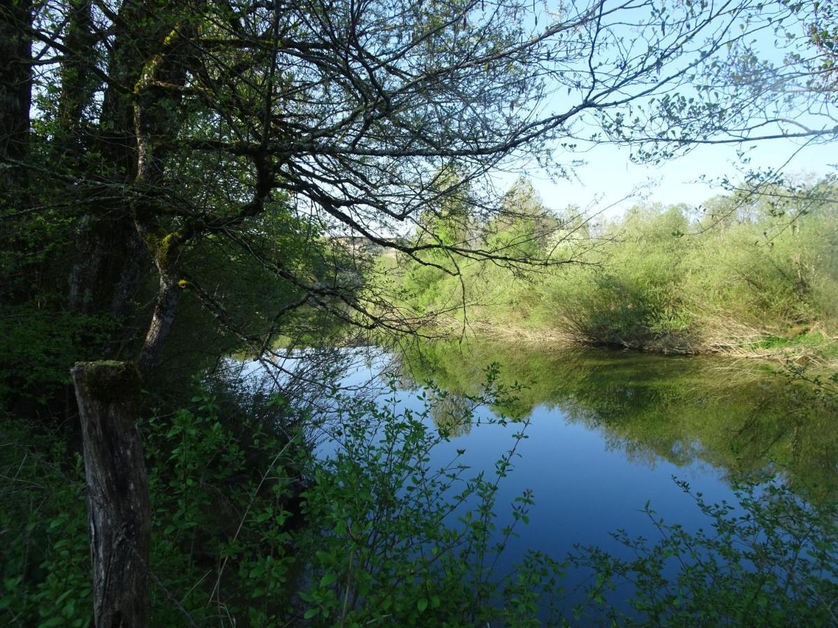 La Chambre Des Carrelets Montigny-sur-l'Ain Esterno foto