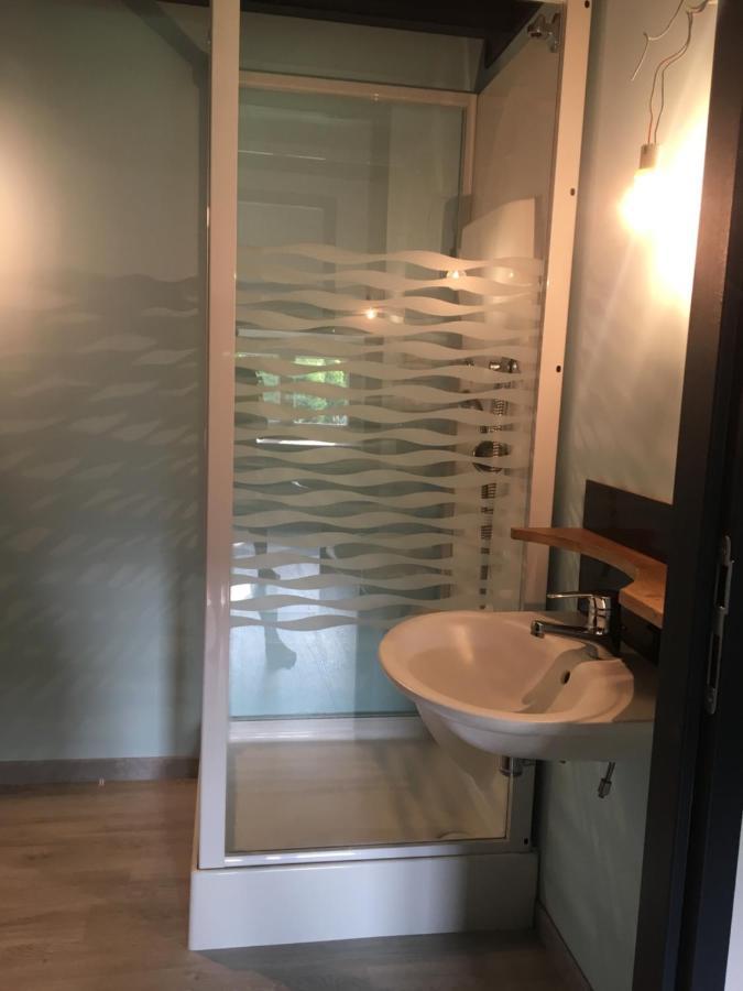 La Chambre Des Carrelets Montigny-sur-l'Ain Esterno foto